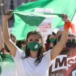 Francia apoyará a las ONGs feministas argentinas que garantizan la salud sexual