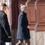 Santiago Caputo se apoyó en la “campaña antiargentina” para el DNU que lleva la batalla cultural a la política migratoria
