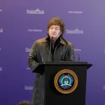 Milei reunió a los legisladores libertarios y avisó que quiere reformar el Banco Central