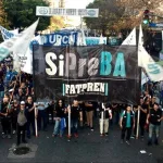 Un ataque a quienes trabajamos y al periodismo: la contrarreforma laboral busca borrar un siglo de derechos