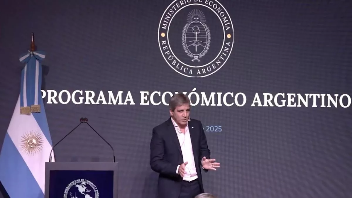 Caputo, el día en que sostuvo que la mejor política industrial es la estabilización macroeconómica.