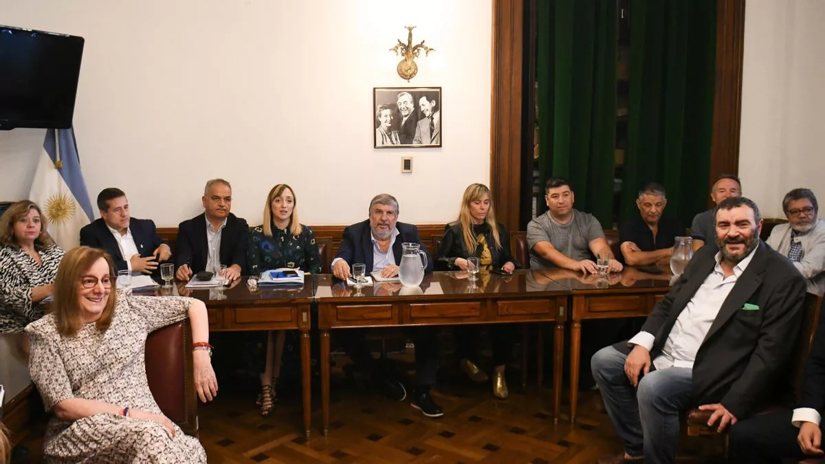 José Mayans encabeza una cumbre con los triunviros de la CGT, Octavio Arguello, Jorge Sola y Cristian Jerónimo