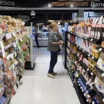 La inflación de abril bajó a 2,6% y acumuló 32,4% en doce meses