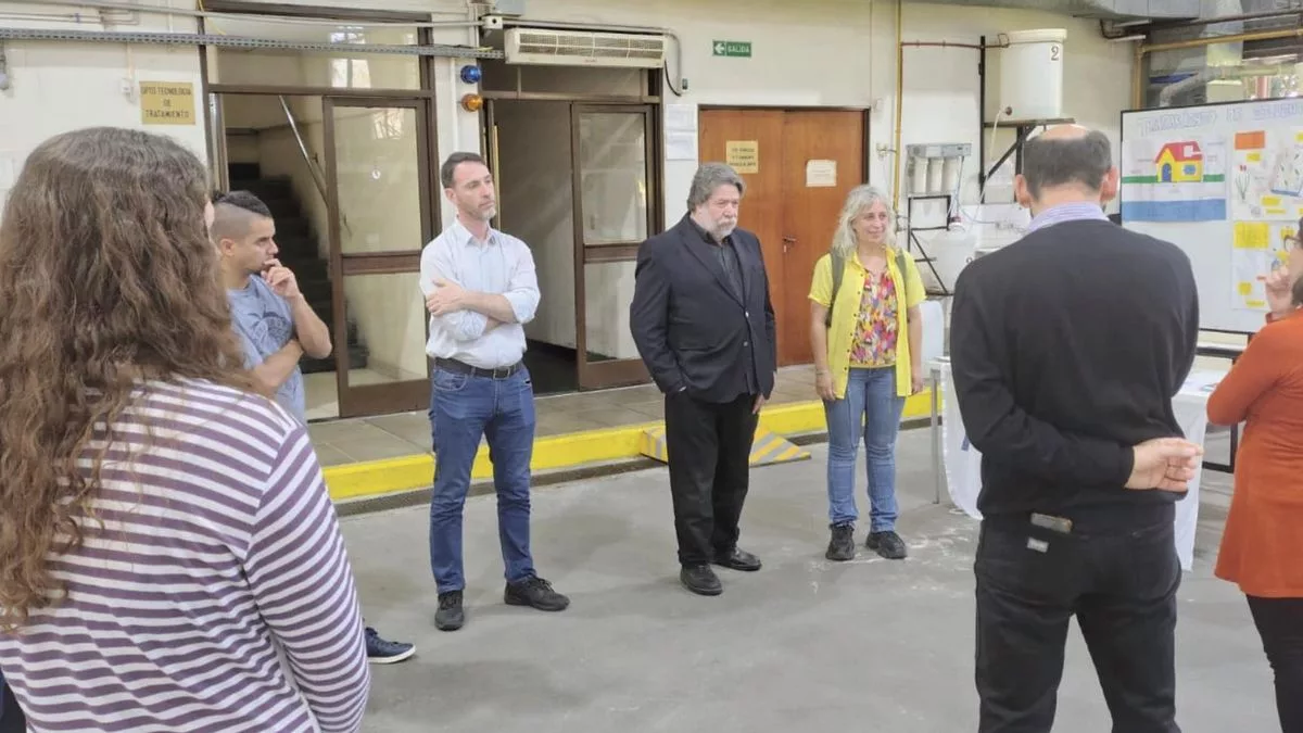 Lozano en una visita de campaña al Instituto Nacional del Agua.