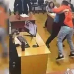 Un preso desató toda su furia en una audiencia en San Juan: quiso pegarle al fiscal y rompió el televisor que había en la sala