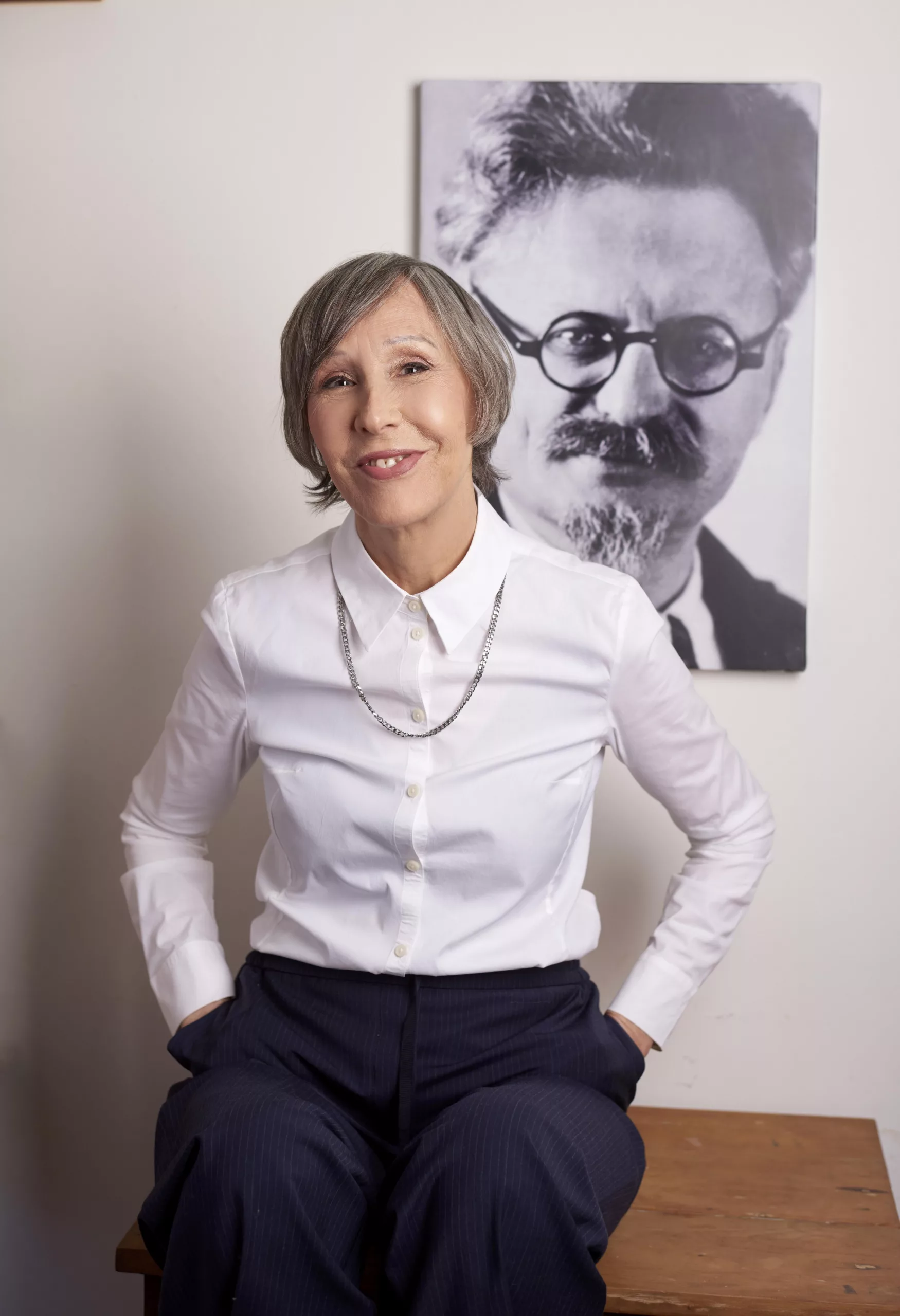 Laura Ramos nació en Buenos Aires, en 1956. Hija de la referente feminista Faby Carvallo y del historiador y político de izquierdas Jorge Abelardo Ramos, creció en circuitos intelectuales entre Argentina, Uruguay y México.