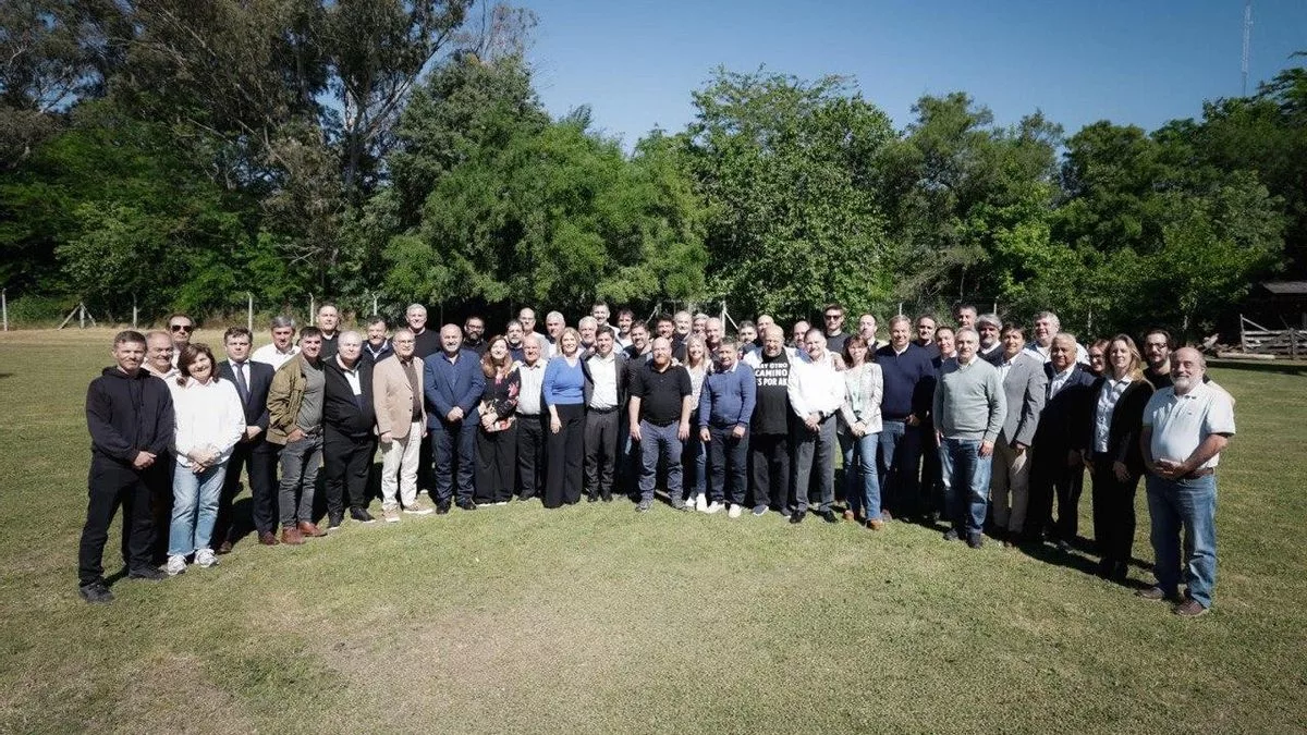 El gobernador Axel Kicillof mantuvo una reunión con más de 40 intendentes.