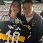 Dua Lipa fue a ver el Superclásico y revolucionó la Bombonera: “Me encantó”