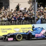 Franco Colapinto convocó a una multitud en Buenos Aires y protagonizó un show con autos históricos de la Fórmula 1