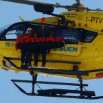 Video: legendaria esquiadora compite con ligamentos rotos, se cayó en competencia y se retiró en helicóptero