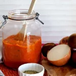 Un padre y su hija internados por botulismo en Mendoza tras consumir una salsa de tomate casera