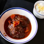 Cachivache, la taberna madrileña donde los callos conviven con un inolvidable curry massaman