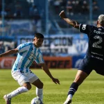 La pausa de hidratación en el fútbol argentino: pararon en Atlético Tucumán-Independiente Rivadavia
