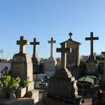 Los muertos y los santos