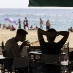Barcelona exigirá un certificado B2 de catalán para trabajar en los chiringuitos de playa