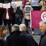 El doble rasero de la izquierda con las ‘manadas’: pide prudencia si los agresores son magrebíes