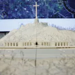 Cuelgamuros se partirá en dos con una grieta horizontal y "democrática" para "romper el eje vertical de la dictadura"