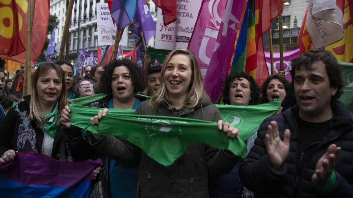 Myriam Bregman en una marcha por la legalización del aborto