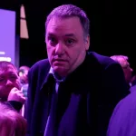 Golpeado y mientras suenan nombres para sucederlo, Manuel Adorni intenta dar vuelta la página y silenciar la interna