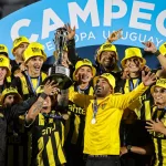 De “el que no salta es un traidor” a un gorrito con dedicatoria: el festejo picante de Peñarol tras ganarle la Supercopa de Uruguay a Nacional