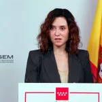 Una indisposición obliga a Ayuso a abandonar en ambulancia la misa en la catedral de la Almudena