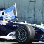 A la espera de Colapinto, el último argentino que giró con un Fórmula 1 en el país perdió contra un auto de calle