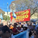 Así fueron los incidentes entre libertarios y militantes de izquierda por los que se suspendió el acto de campaña de Milei en Santa Fe