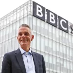 Renuncia el director general de la BBC tras un informe interno que acusaba a la cadena de sesgos anti-Trump y propalestinos