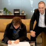 Milei volvió de Oslo y firmó el proyecto de reforma laboral que será enviado al Congreso