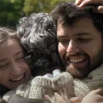 Cuatro oídos ajenos, una serie familiar