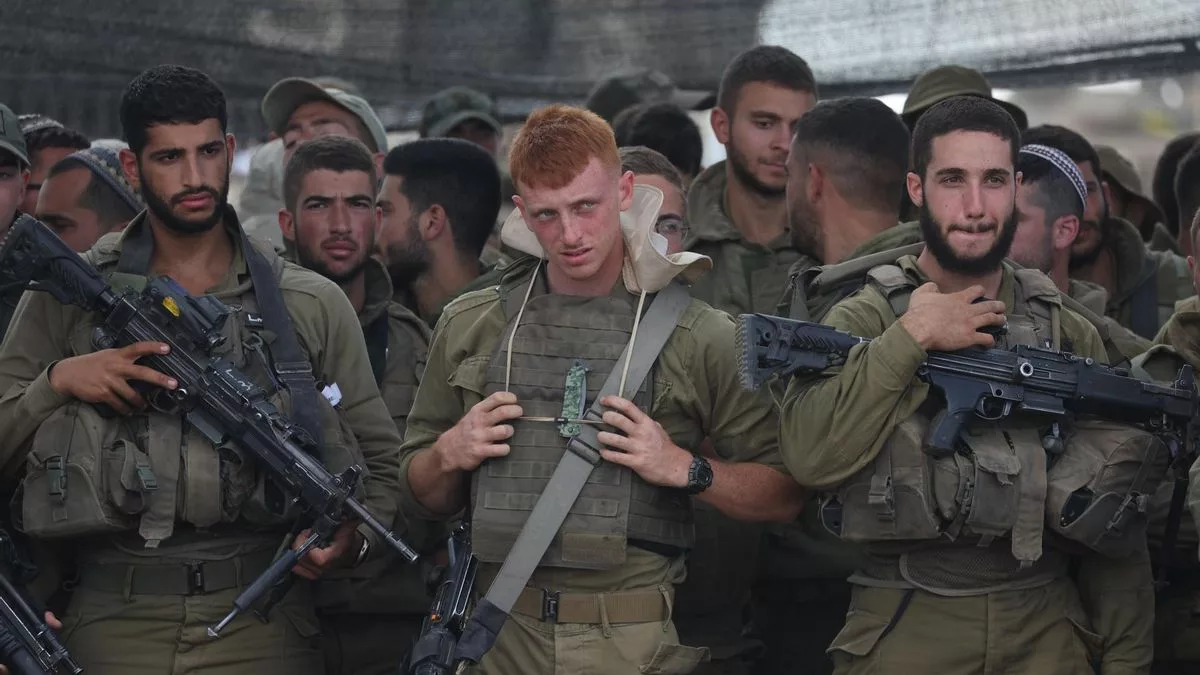 Soldados israelíes cerca de la frontera con Gaza, poco después del comienzo de la guerra en octubre de 2023.