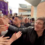 En Córdoba, Milei inició su raid de cierre de campaña con una caminata en medio de protestas