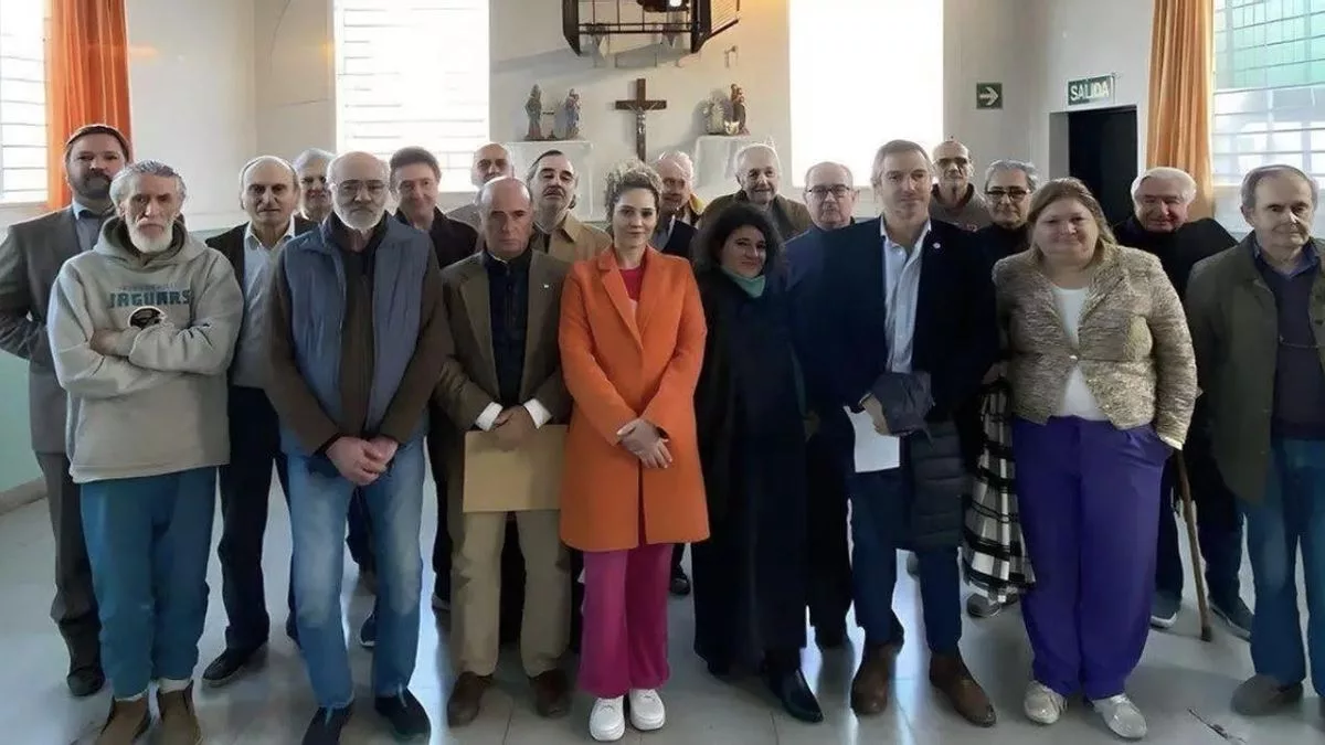 La foto que los diputados de LLA se sacaron con los represores en el penal de Ezeiza.