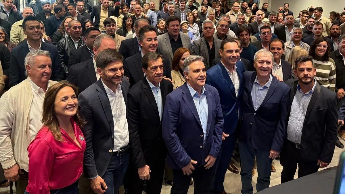 Schiaretti junto a los gobernadores de Córdoba, Martín Llaryora; Santa Fe, Maximiliano Pullaro; Jujuy, Carlos Sadir, y Corrientes, Gustavo Valdés, este viernes en Río Cuarto.