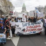 Dos detenidos en la marcha de jubilados al Congreso