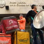 Una década de desintegración laboral: uno de cada dos trabajadores argentinos hace changas