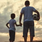 Las nuevas masculinidades en la era digital: qué consumen los adolescentes en las redes y el peligro de los modelos tóxicos