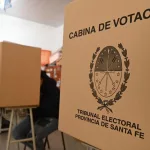 Cancha chica del fútbol, cancha grande de la realidad: una trampa electoral en Santa Fe