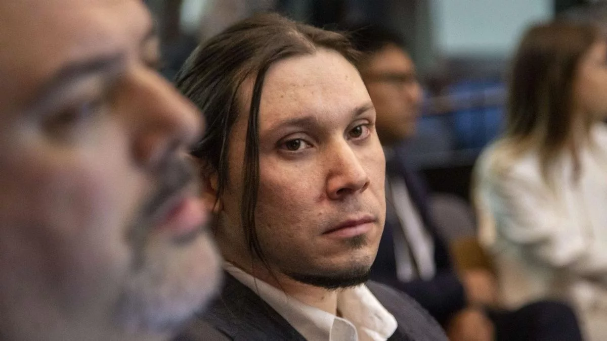 Nicolás Carrizo fue acusado por sus mensajes en redes tras el atentado. Dijo que conocía a Sabag Montiel y a Brenda Uliarte solo por haberles vendido insumos para algodón de azúcar y negó haber participado en la planificación del ataque. Pidieron su absolución.