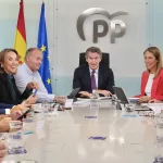 Feijóo "no moverá un dedo" tras el anuncio de ruptura de Puigdemont: "Que llame si quiere"