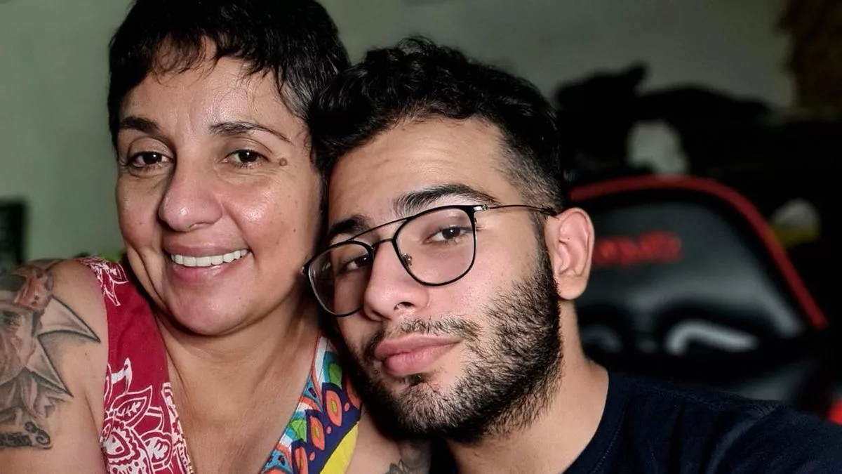 Marcela Acuña junto a su hijo César Sena, ambos imputados por la desaparición de Cecilia Strzyzowski.