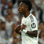 El tremendo enojo de Vinicius al tener que salir en el clásico: ¡Se fue directo al vestuario!