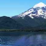 Se perdieron en una zona no habilitada del volcán Lanín y el clima extremo amenaza su rescate