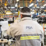 La fábrica de Peugeot de El Palomar eliminará un turno de producción a partir de mayo y abre una lista de retiros voluntarios