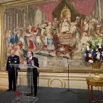 El psiquiatra argentino Juan David Nasio fue condecorado en París con la prestigiosa Legión de Honor