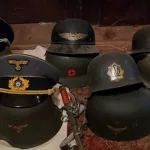 Un hombre de 89 años se descompensó, fueron a atenderlo y le descubrieron un arsenal nazi en su casa