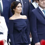 Sánchez felicita el 12-O sin bandera nacional y Ayuso responde: "España como Nación es lo menos importante para él"