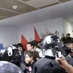 Golpes, gritos y un candado: el boicot violento a Marcelo Gullo y a S’ha Acabat! en la Universidad de Barcelona