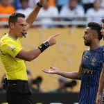 Árbitros para la fecha 14: Tello al clásico platense, un referí parado, otro a la PN y ningún audio