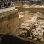 Arqueólogos chinos descubrieron extraños carruajes funerarios cerca del mausoleo de Qin Shi Huang